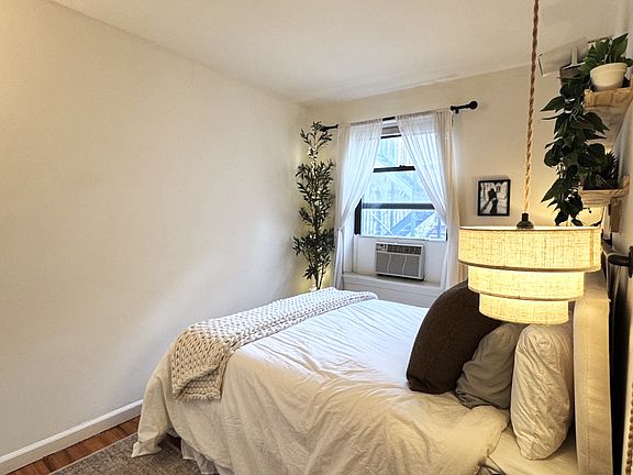 5th image of 311 E 14th St APT 5B
