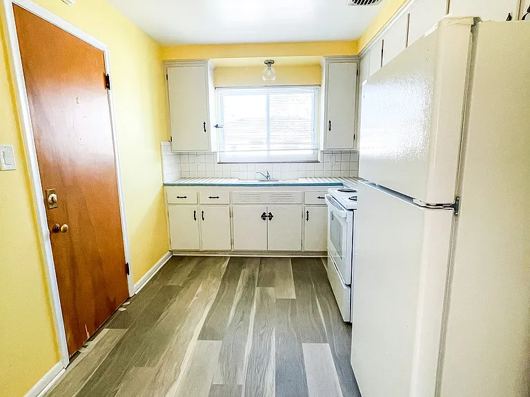 326 Catalpa Dr — Photo 3