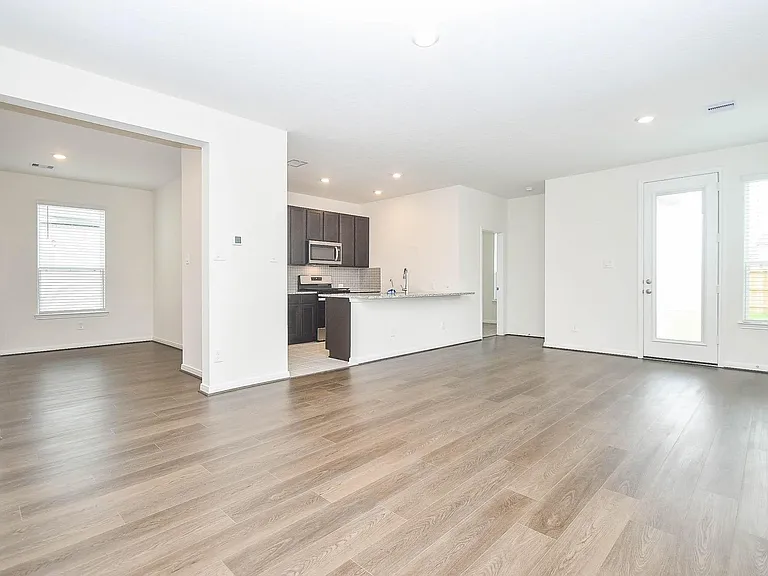 25230 Benroe St — Photo 3