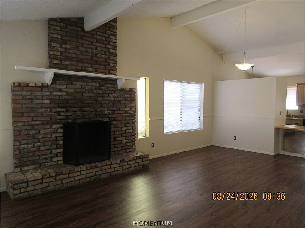 3 bed, 2.0 bath, 1624 sqft, $1,450 — Photo 2