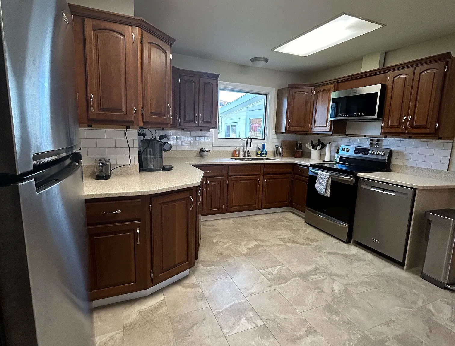 3 bed, 2.5 bath, 2000 sqft, $2,600 — Photo 3