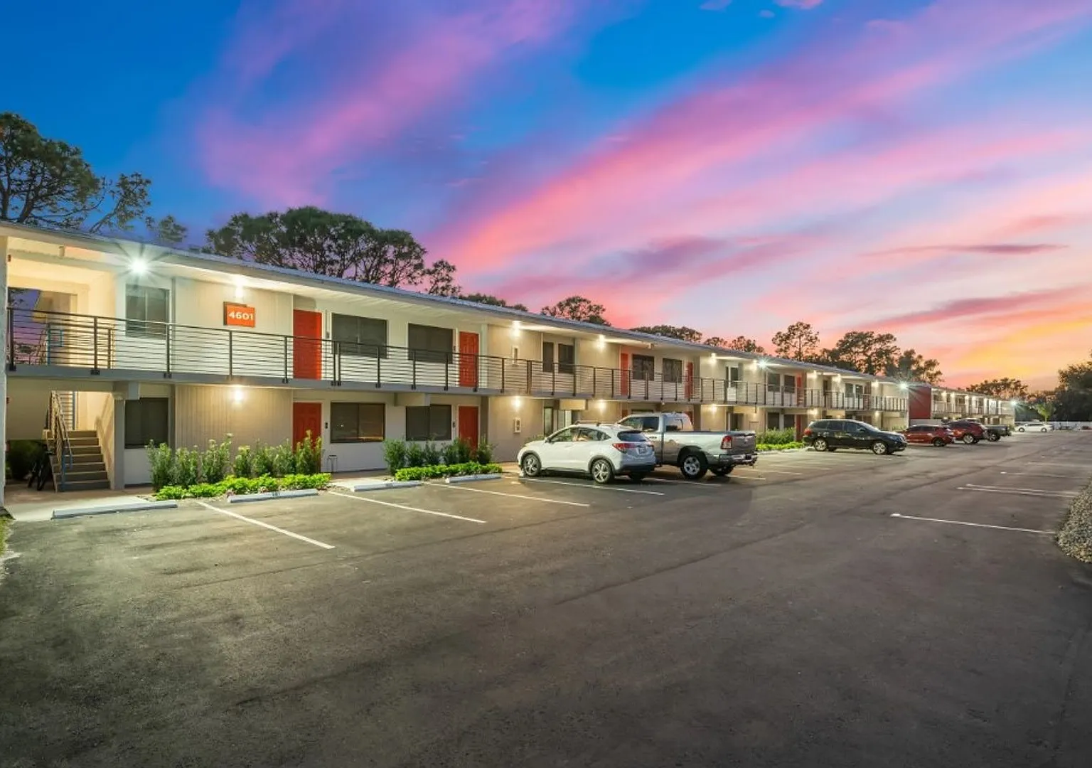 Soto Apartments — Photo 1