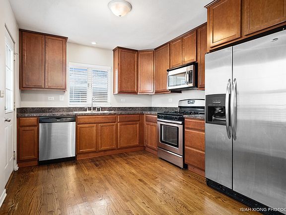 4th image of 121 Elmwood Dr