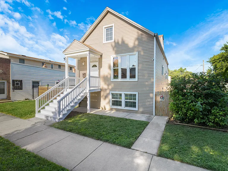 1513 Clinton Ave — Photo 10