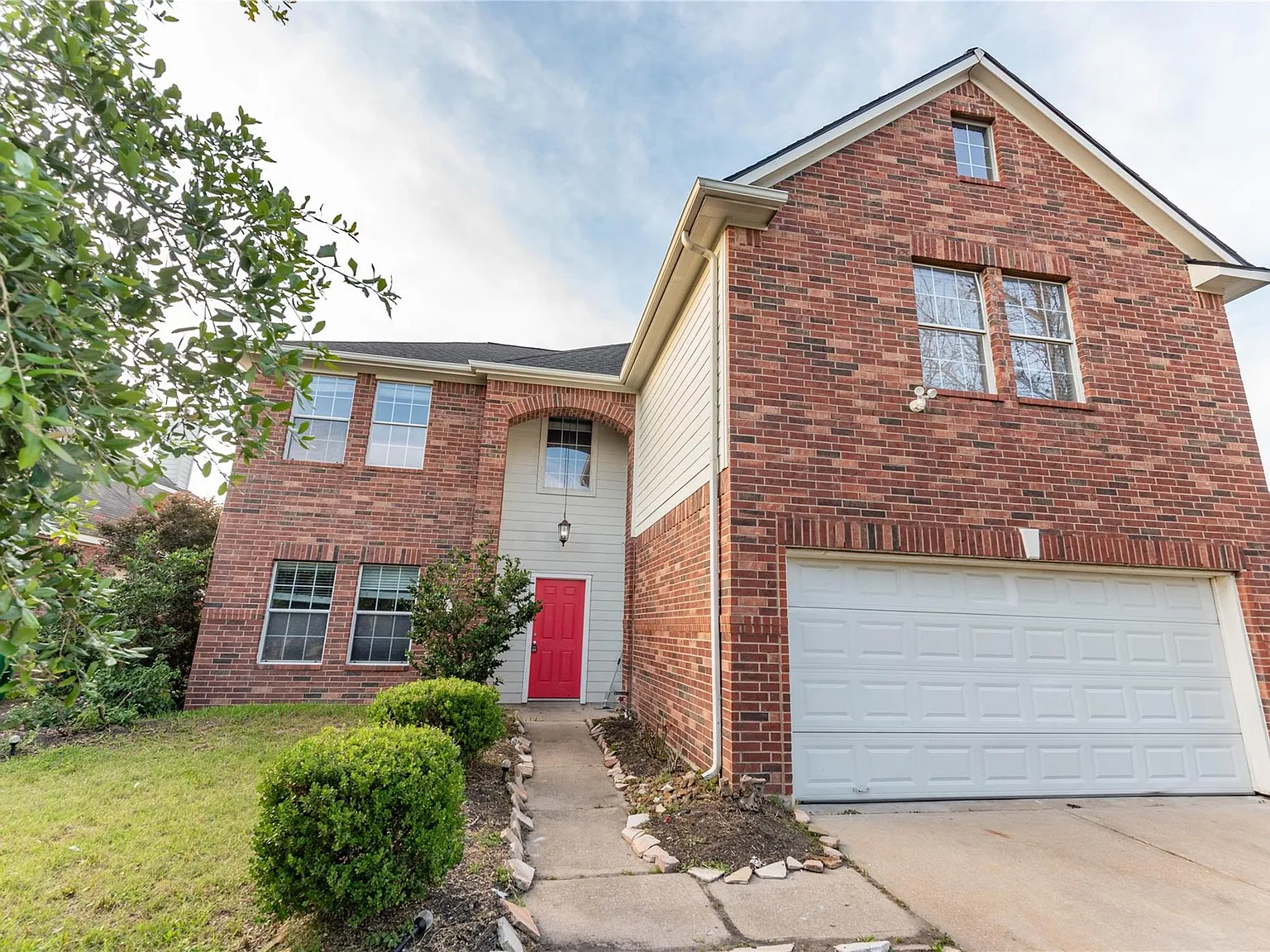 4 bed, 2.5 bath, 2780 sqft, $2,200 — Photo 3