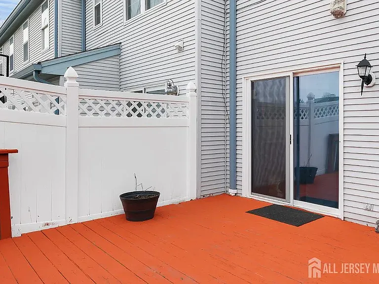 76 Lynnette Ct S — Photo 17