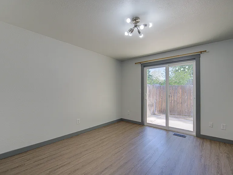 2034 S Division Ave — Photo 25