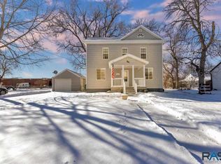 417 S Main St, Lennox, SD 57039