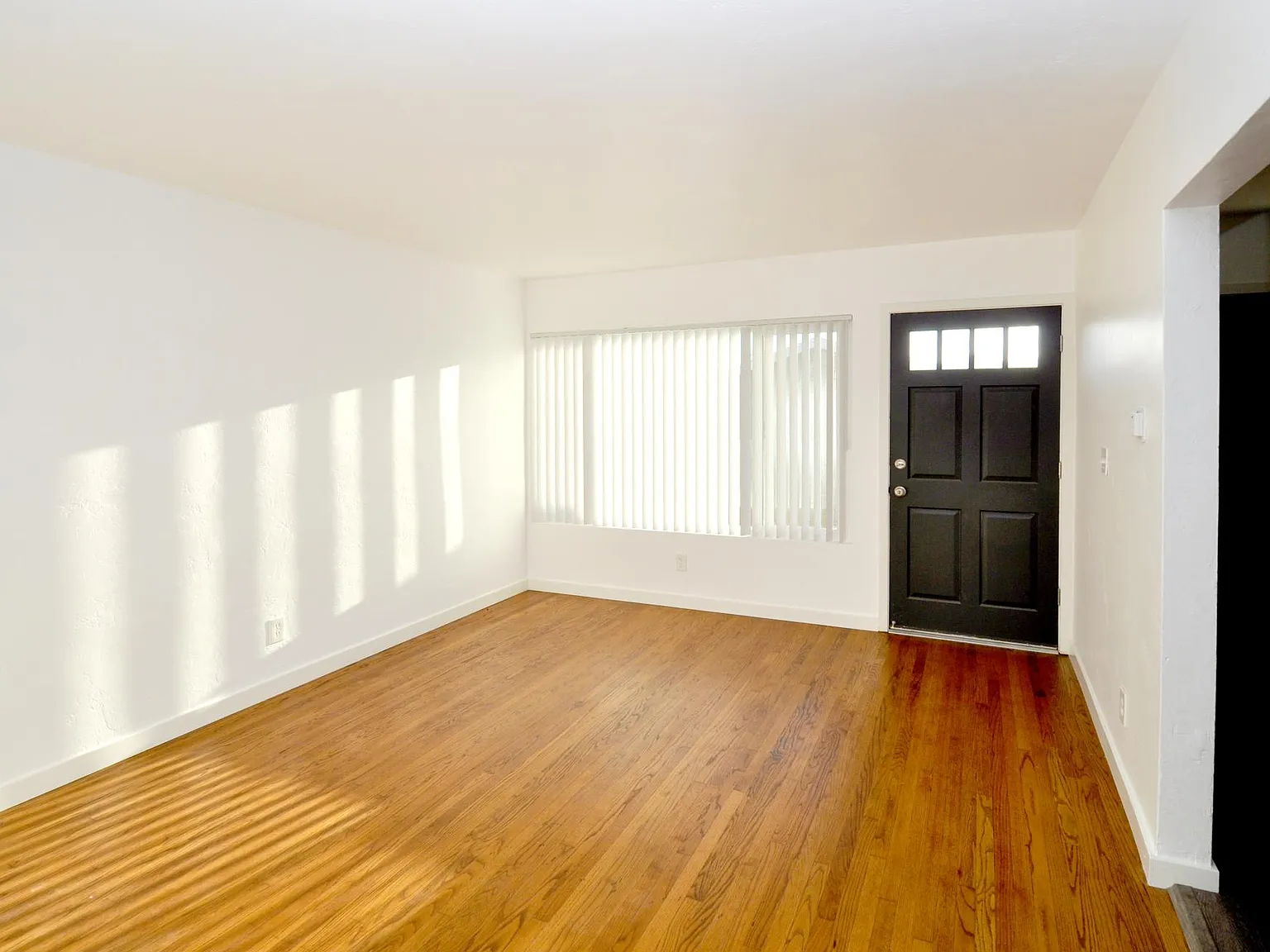 2 bed, 900 sqft, $2,650 — Photo 3