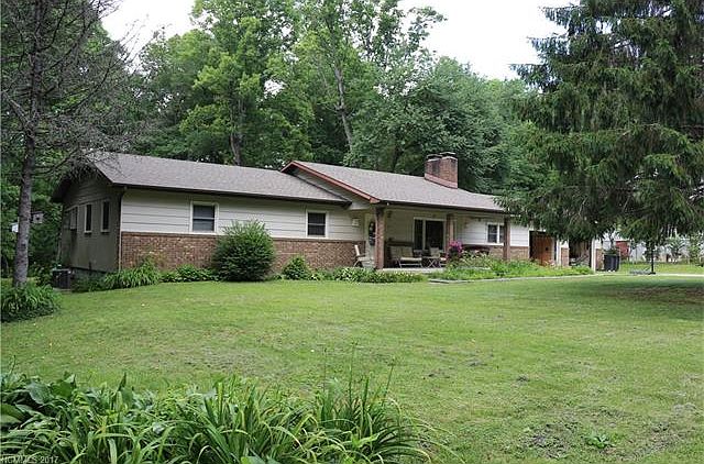 1st image of 115 Meadow Woods Dr