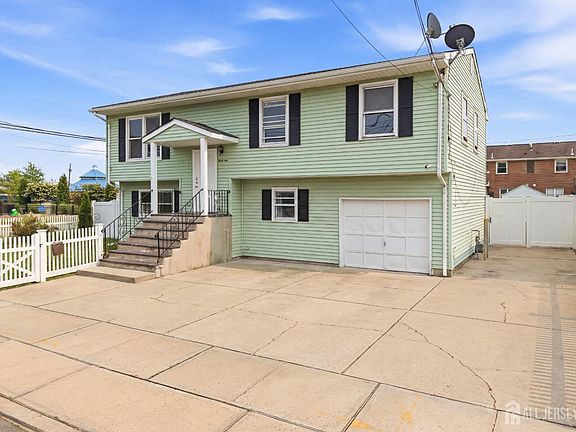 2nd image of 42 Mercer St