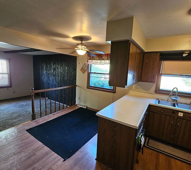 2nd image of 6007-6009 N 109th St