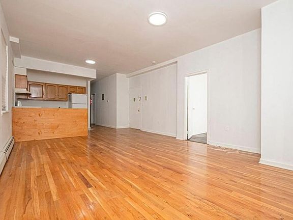 2nd image of 3-644 18th Ave #3