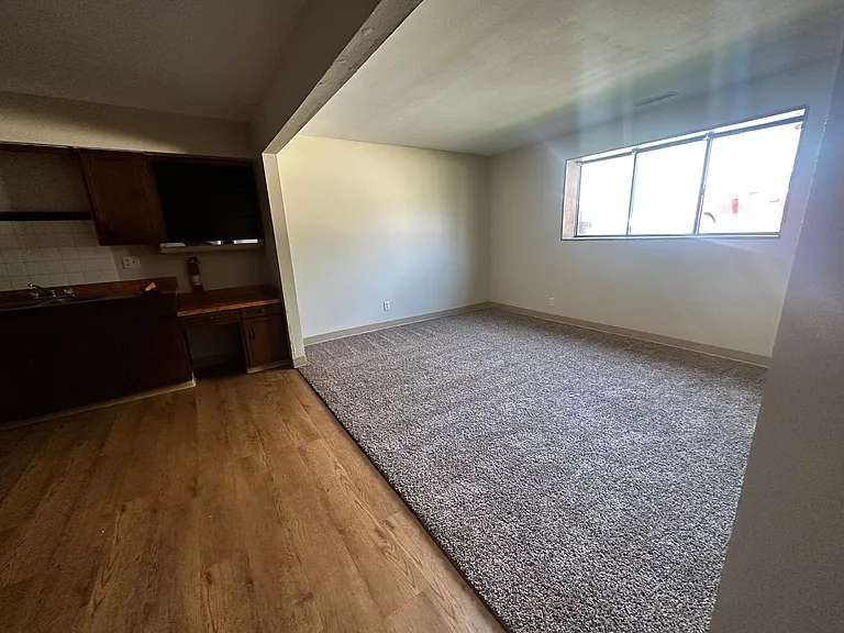 606 Cedar St — Photo 3