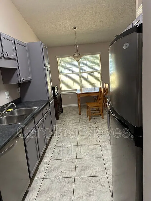 3 bed, 2.0 bath, 1260 sqft, $1,650 — Photo 2