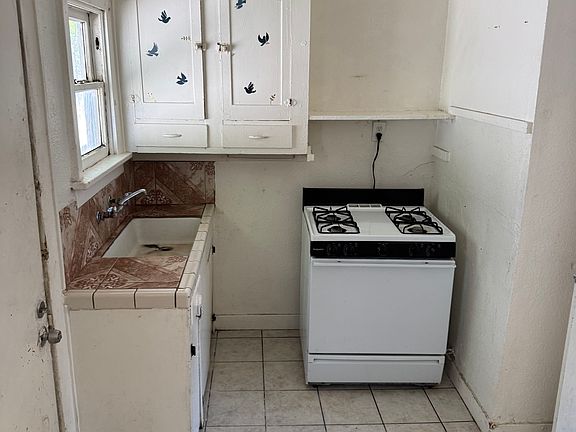 2nd image of 112 Kentucky St #8