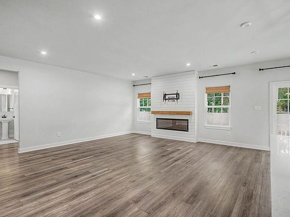 4th image of 239 Darden Dr