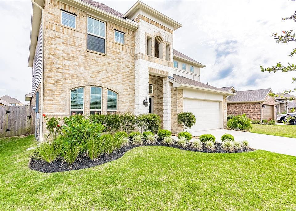 1st image of 4828 La Piedra Ln