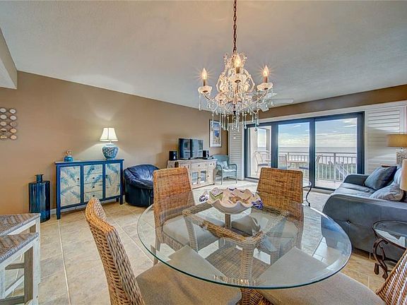 5th image of 379 NE Tradewind Ln #301