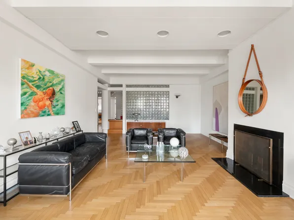 911 Park Avenue image 2 of 17