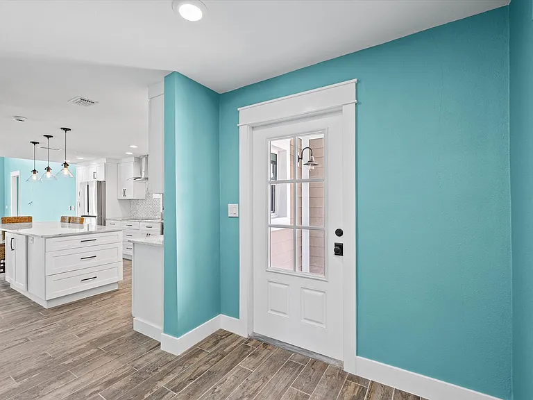 6323 Bayou Grande Blvd NE — Photo 3