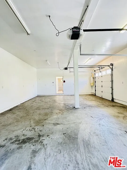 3 bed, 5.0 bath, 3700 sqft, $6,500 — Photo 4