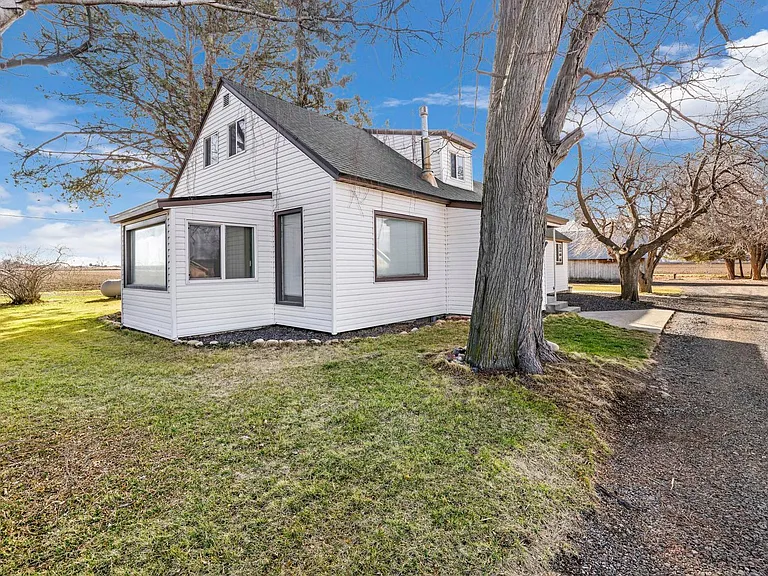 3321 Addison Ave E — Photo 40