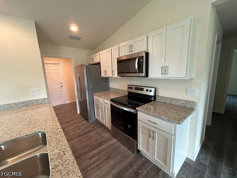 9004 Lamkin Ct — Photo 3