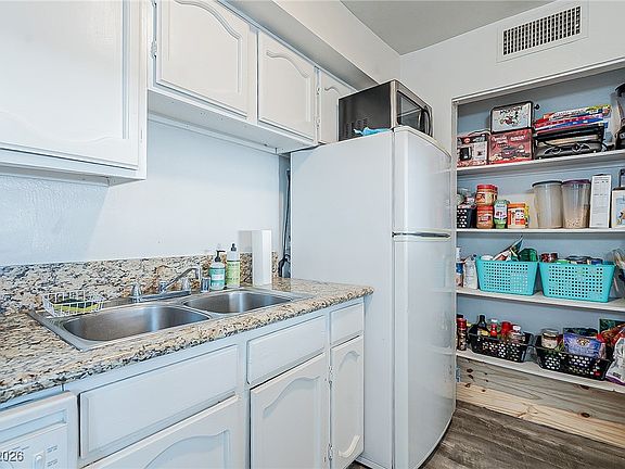 3rd image of 5168 Garden Ln APT A