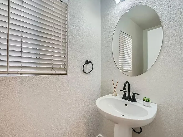 3328 Epson St — Photo 12