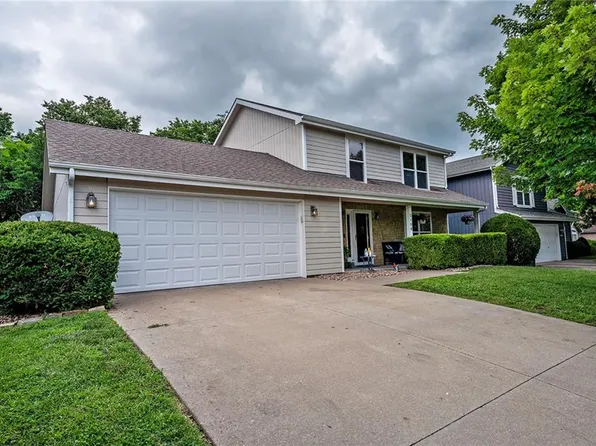 2108 E 26th St, Lawrence, KS 66046