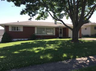 1135 Jefferies Dr, Clinton, IA 52732