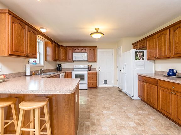 2nd image of 163 Dandy Ave