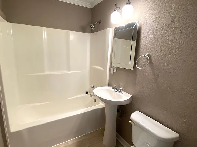 1311 W Maywood Ave — Photo 6