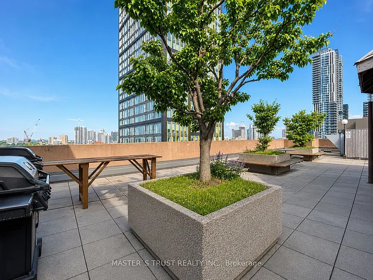 117 Gerrard St E #413 — Photo 23