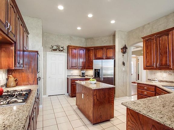 4th image of 1746 Briaroaks Dr