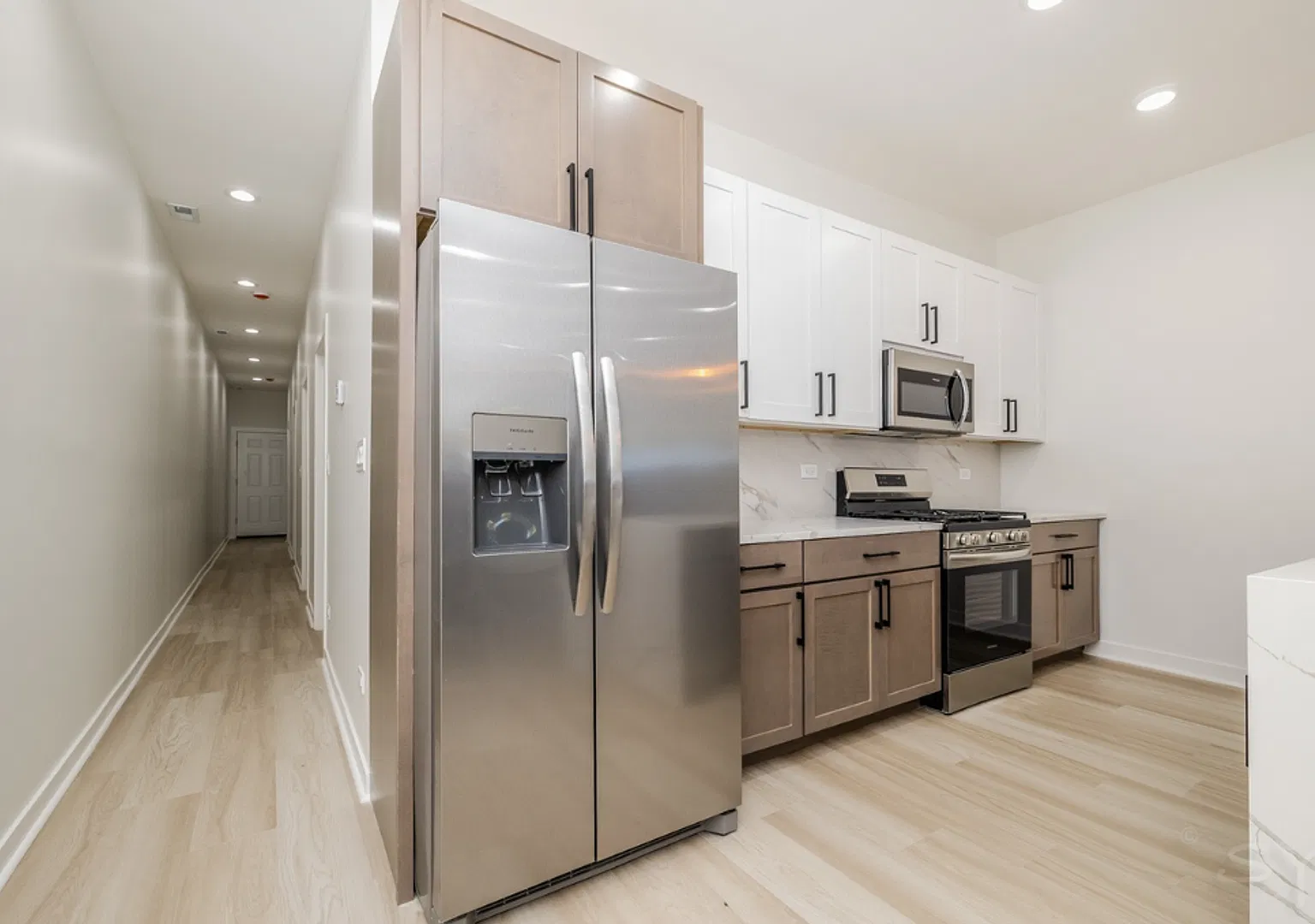 1058 N Central Park Ave — Photo 3