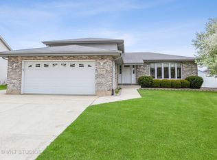 15580 Lakeview Dr, Manhattan, IL 60442
