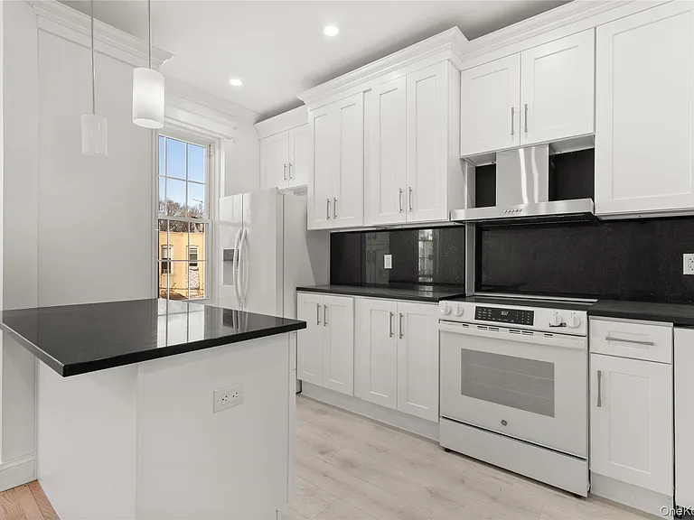 6133 Palmetto St — Photo 2