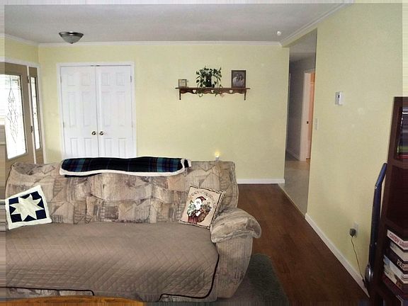 LARGE LIVING ROOM