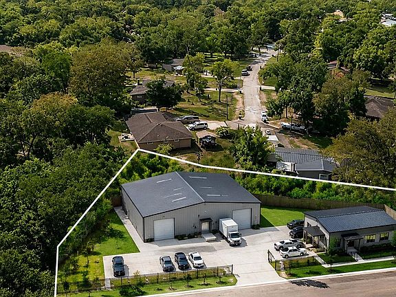 5th image of 9230 Woodacres Dr