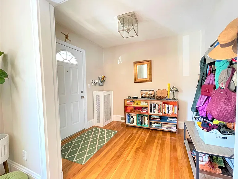 68 Willis Ave — Photo 9