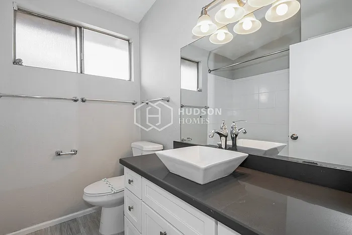 2708 W Temple St — Photo 10