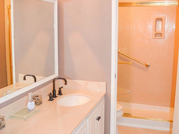 4th image of 2221 Gilman Dr W APT 204