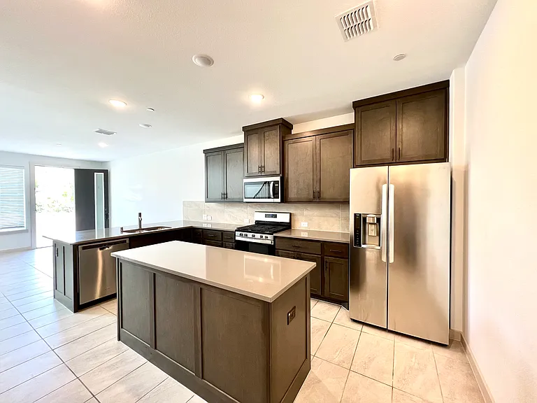 1755 Montgomery Dr — Photo 9