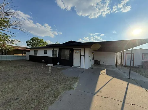452 N Avenue B Photo 1