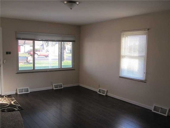 2nd image of 218 Garfield Dr