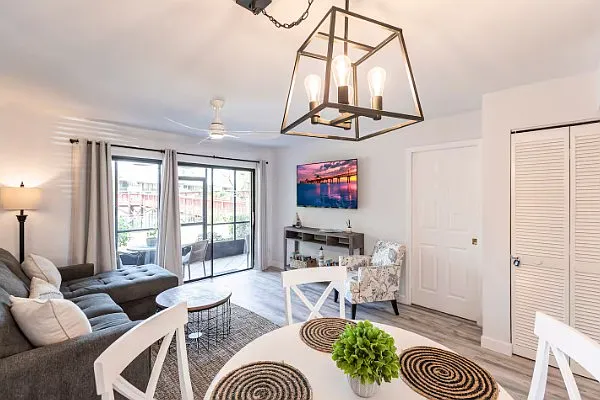 2 bed, 864 sqft, $10,500 — Photo 4
