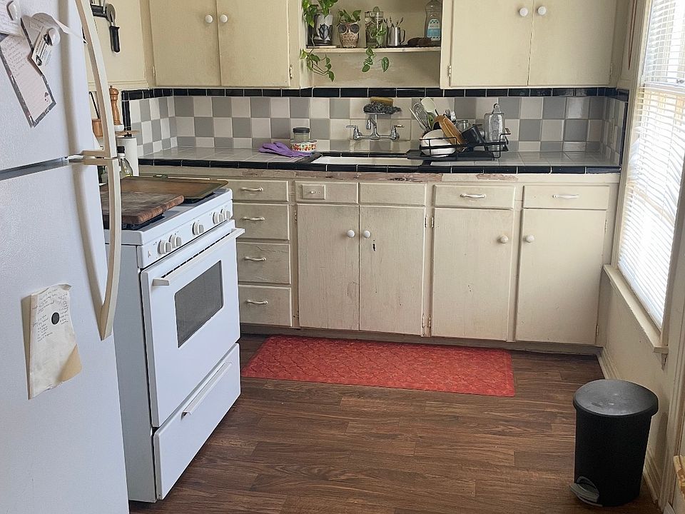2nd image of 607 Oakland St