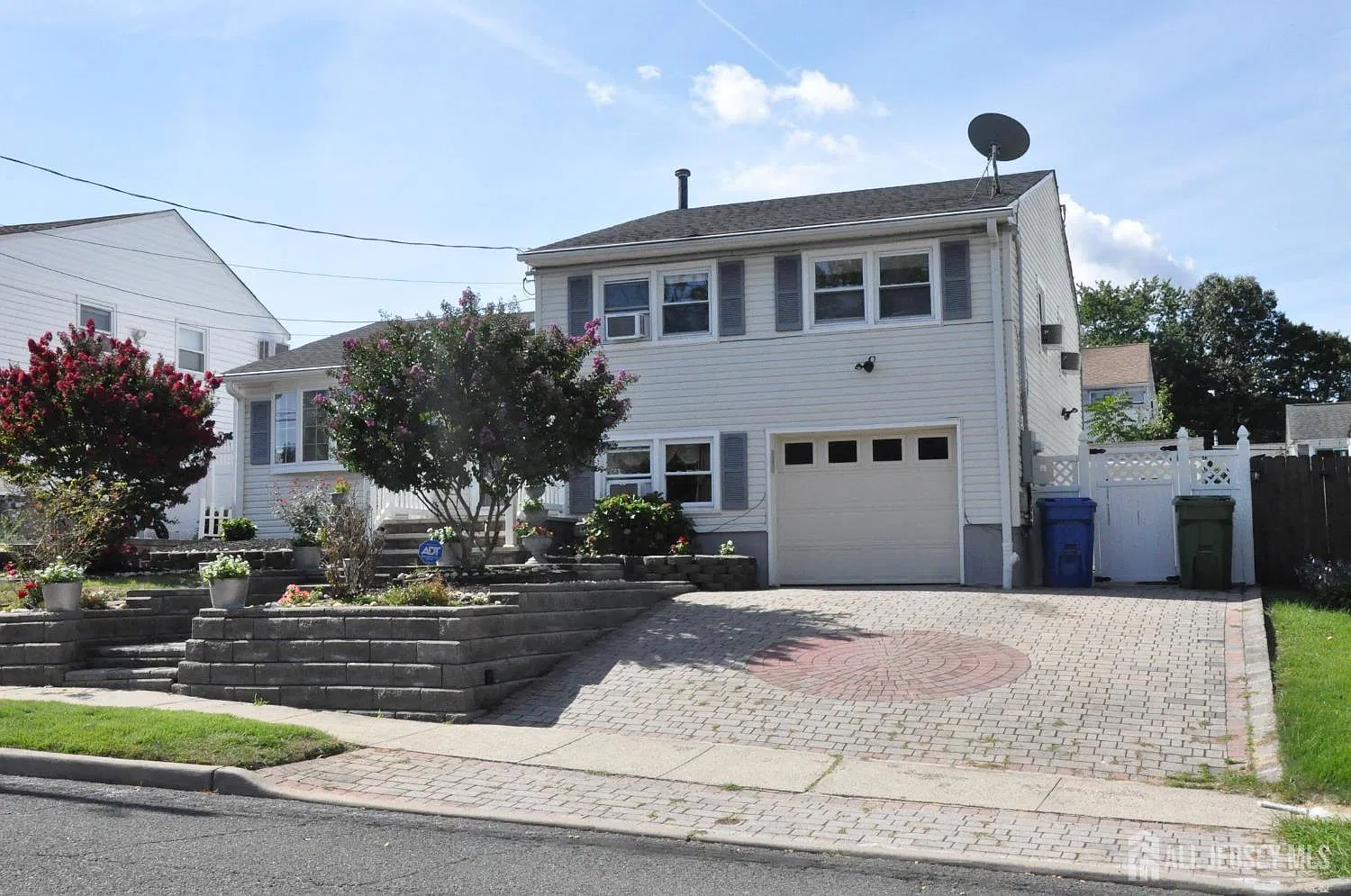 3 bed, 2.0 bath, $3,200 — Photo 1